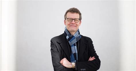 Jorma Vuoksenmaan kirjaan myös elämäkertasosa.